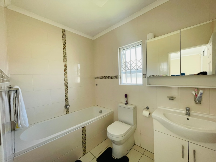 3 Bedroom Property for Sale in Cambridge West Eastern Cape